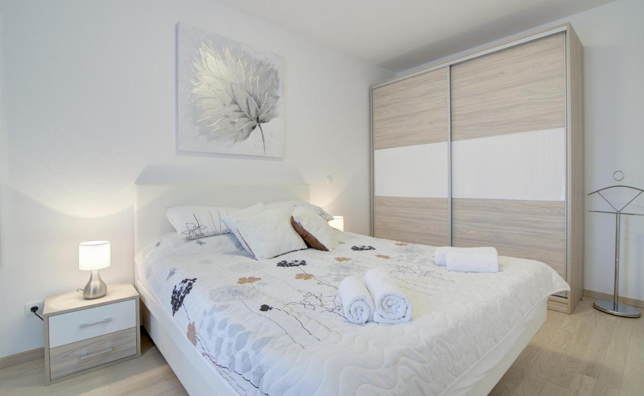 Apartments Luka - Villa Sunce Senj  Bagian luar foto