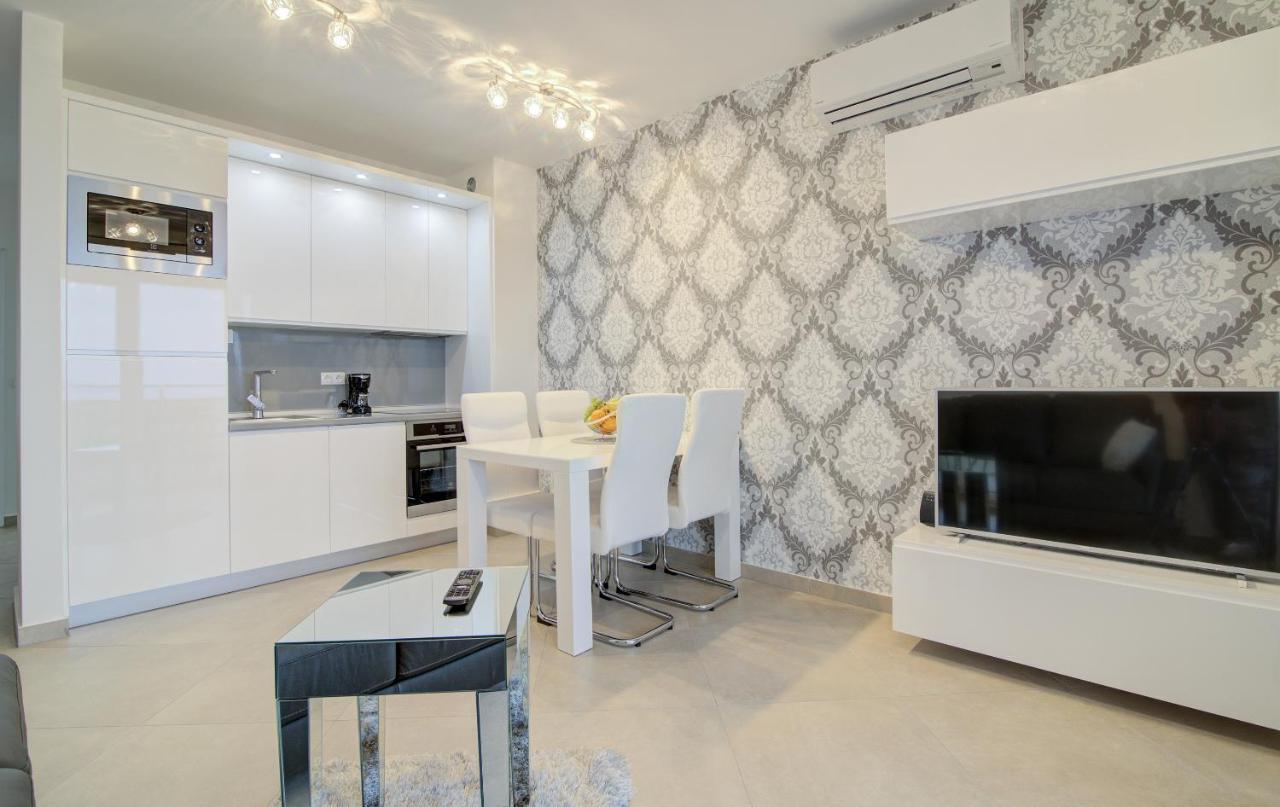 Apartments Luka - Villa Sunce Senj  Bagian luar foto